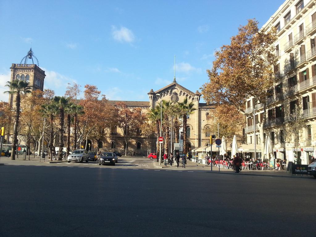 Estudios Pelayo Guest House Barcelona Exterior photo